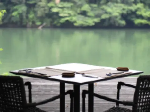 湖畔遊 香美市のホテル