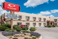 Econo Lodge Inn & Suites  호텔