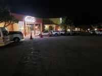 Lüderitz Nest Hotel - parking