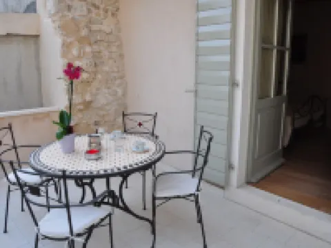 Villa Mama - Traditional Apartments in Omis, Free Parking Hotels in Omiš