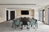 Slackline Moab, Outset Collection by Hilton