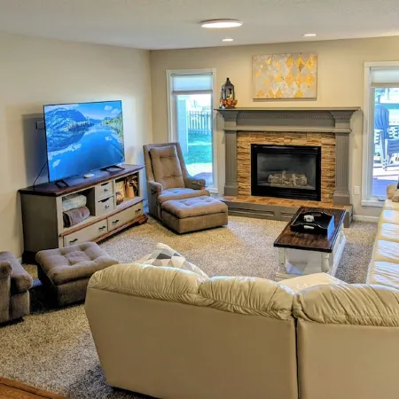 Spacious home with game room - Close to everything!