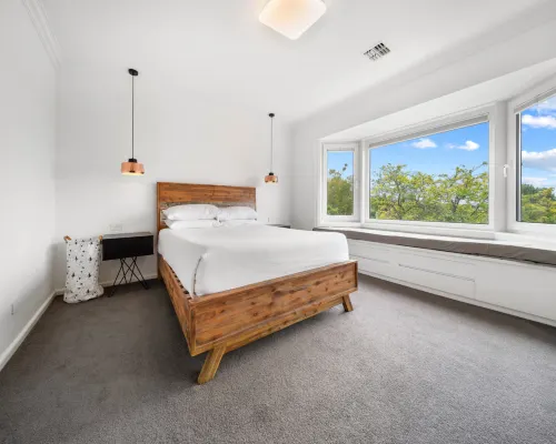 4-Bed Family Home with Spacious Backyard and BBQ Hotels in Phillip