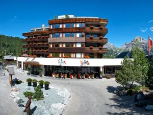 더 그랜드 아로사 팝업 호텔