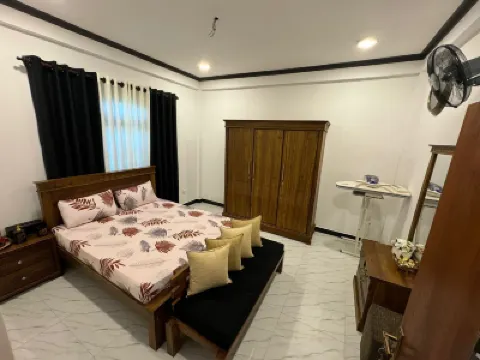 Hotel White House Hotels in Mahaweli River Front