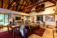 Khaya Ndlovu Safari Manor - جاكوزي