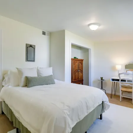 Walk to Ritter Park: Renovated Home Near Marshall!