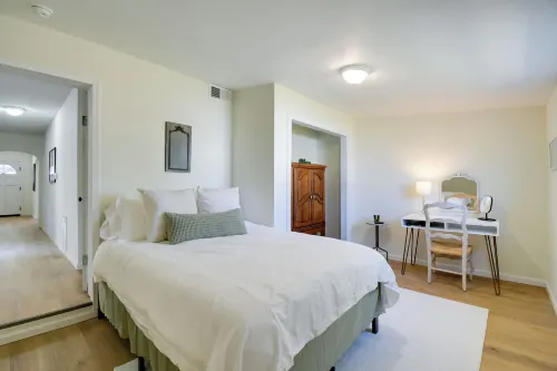 Walk to Ritter Park: Renovated Home Near Marshall! - 2-Star