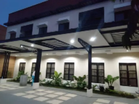 Royale House Hotel Davao powered by Cocotel