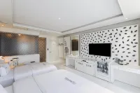 Myungpoom Drive in Motel Yeosu - 2 stelle