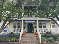 Newly remodeled Crocus by the Sea Side Cottage close to everything & first floor - Homestays