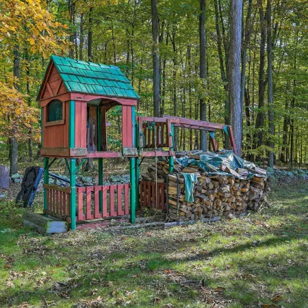 Pet-Friendly Grand Pine Bush Retreat on 2 Acres!