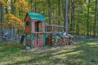 Pet-Friendly Grand Pine Bush Retreat on 2 Acres!