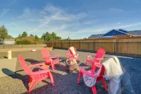 Pet-Friendly Retreat w/ Fenced Yard, Walk to Beach - Homestays