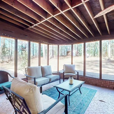 6 Mi to Dtwn: 'Macon Memories' Dog-Friendly Haven