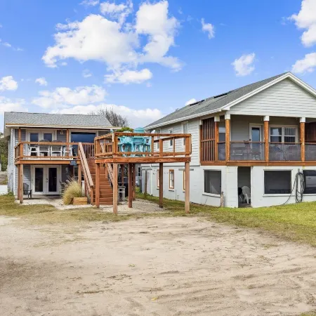 Spacious Beachfront Duplex - Top Floor - Dog Friendly 124 S Fletcher