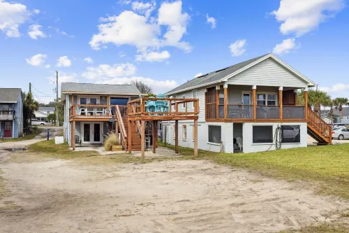 Spacious Beachfront Duplex - Top Floor - Dog Friendly 124 S Fletcher