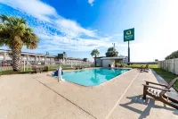 Quality Inn & Suites Port Lavaca Near Lighthouse Beach - Beach