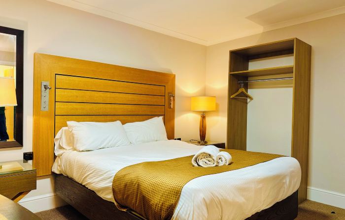 Crown Hotel - Stone (Near Stoke-On-Trent) by OYO