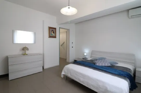 Casa Minerva — Beautiful Holiday Home with Sea & Castle View in the Heart of Otr