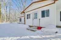 Pet Friendly Family Home: 1 Mi to Otsego Lake