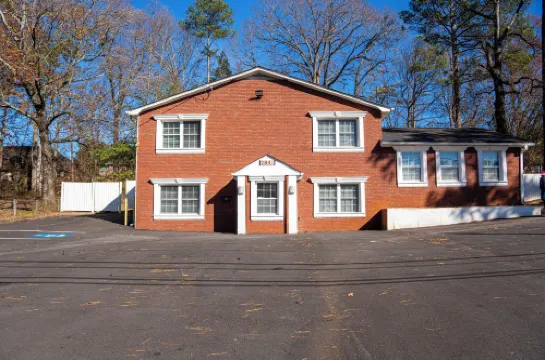 Charming 3 Bedrooms with Spacious Living and Convenient Location to Shopping & Interstate