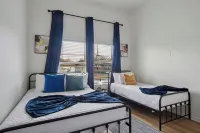 Peaceful Stays With Easy Access to Downtown - Condos