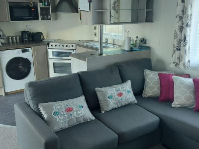 Lodge - Sleeps 6 with Pool Access
