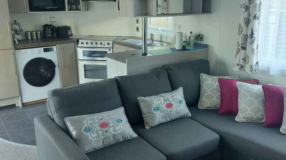 Lodge - Sleeps 6 with Pool Access