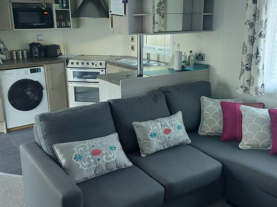 Lodge - Sleeps 6 with Pool Access