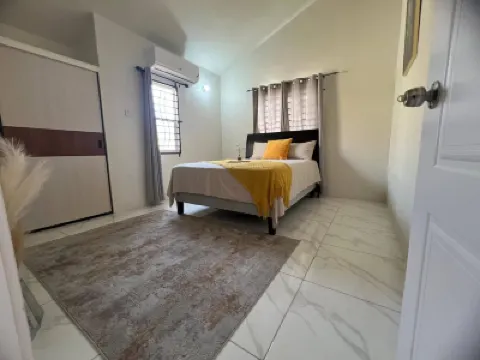 Charming 2 Bedroom Home in Phoenix Park Village Hôtels à : 