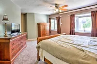 Walk to Downtown: Custer Retreat w/ Fire Pit!