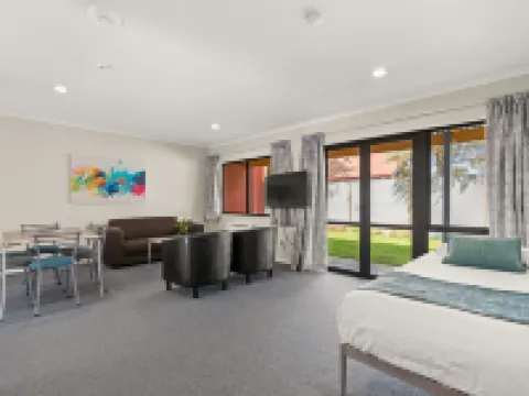 Asure Oak Estate Motor Lodge Hotels in Greytown