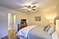 1 Mi to Town: Chalet-Style Highlands Retreat - Balcony