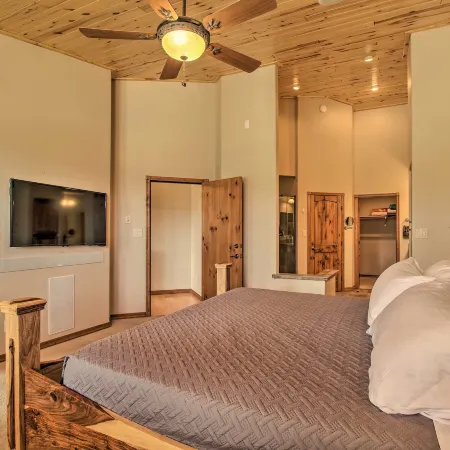 Luxe Show Low Cabin Golf Course and Lake Views