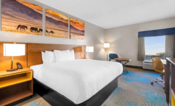 Days Inn & Suites by Wyndham Ridgeland