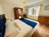 Le Gite De Cadran Solaire (3 Bedrooms, Sleeps 8)