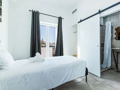 Arbutus Bed & Bar