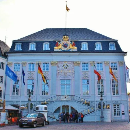 Hotel 83