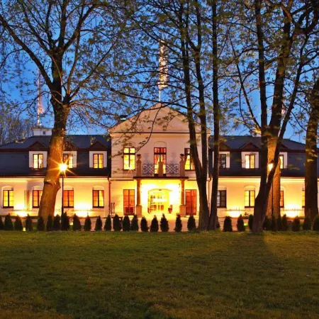 Hotel Dwór Kościuszko Отели рядом с достопримечательностью «Прадник Червоный»