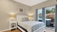 Tides & Timber by Avantstay Lakeside Retreat + Hot Tub + Kayaks + Paddleboard + Bikes Near Beach