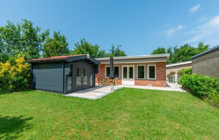 Bungalow Near Dutch Coast with Private Garden