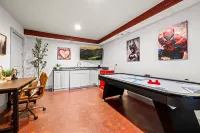 Backwoods Getaway Cozy Villa for 12 with Hot Tub Game Room - Homestays