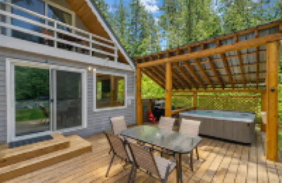 Chiwawa River Chalet 3 Bedroom Home by NW Comfy Cabins by RedAwning