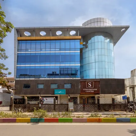 S Hotels Chennai Отели рядом с достопримечательностью «Конгресс-центр BKR»
