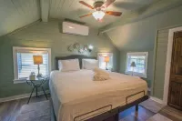 Rustic 3BR w Private Pond Firepit Near Trails - Homestays