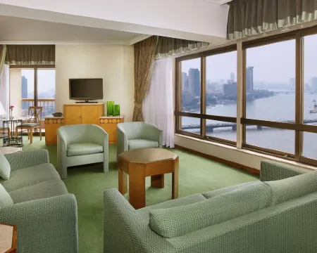 Ramses Hilton Photos