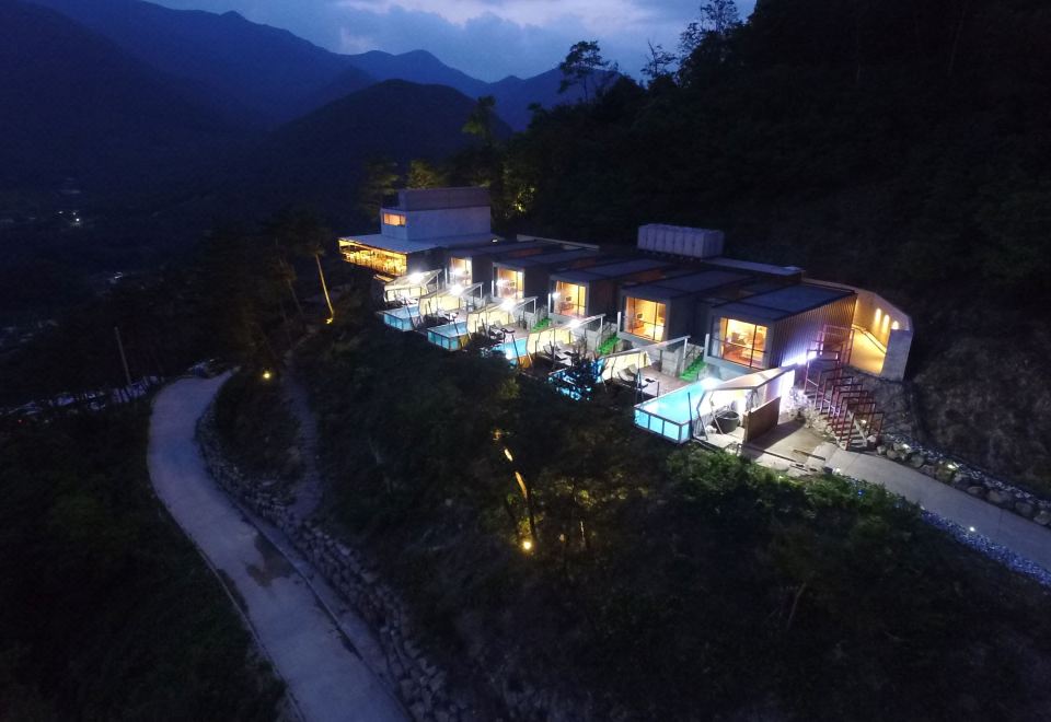 산청 풀빌라 내부 전경