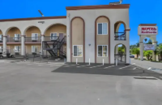 โมเทล เมดิเตอเรเนียน เอสกอนดีโด