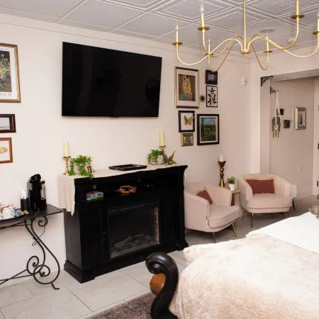 Hideaway Suites on 5th Formally 5TH East Hall